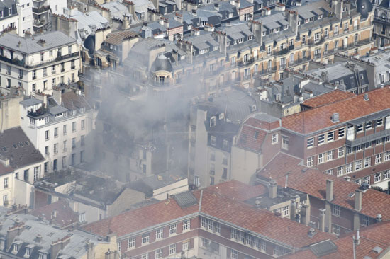 إصابة 5 أشخاص فى انفجار خط غاز باريس (3)