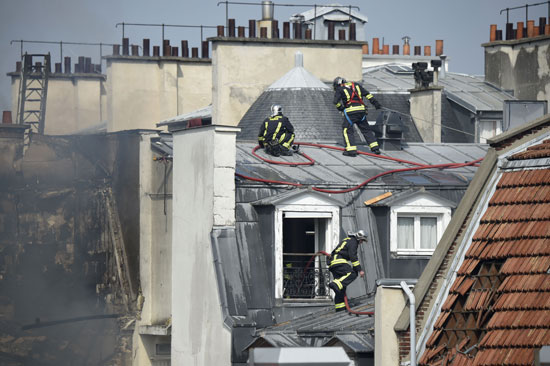 إصابة 5 أشخاص فى انفجار خط غاز باريس (10)