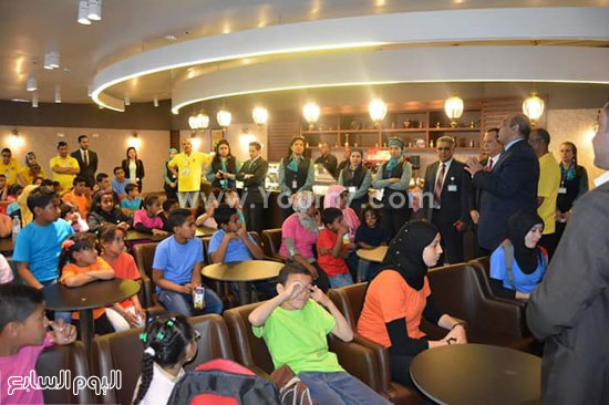 مطار الغردقة يحتفل بـيوم اليتيم باستضافة 55 طفلا وتقديم الهدايا  (6)