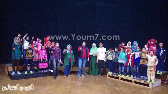 حفل للطلبة الأيتام بمدارس التعليم المجتمعى بمشاركة الفنان مدحت صالح (4)