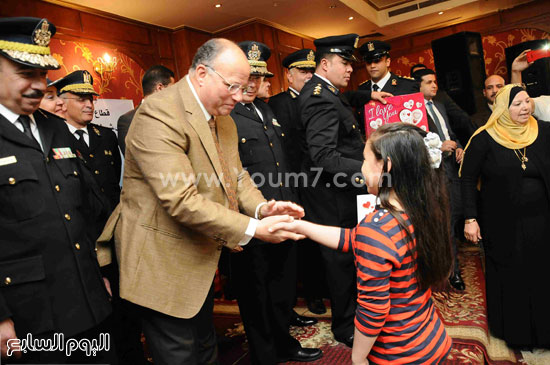 مدير أمن القاهرة يشارك الأطفال احتفالات يوم اليتيم بنادى الشرطة فى عابدين (1)