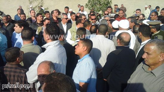 محافظ الشرقية ومدير الأمن يتقدمان جنازة والد وزير القوى العاملة (1)