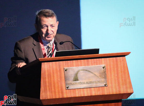 مصطفى السيد فاروق الباز للشباب خلال مؤتمر بيوفيجن (2)