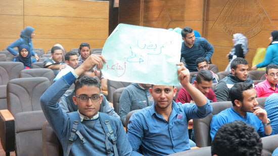  طلاب التمريض المتظاهرين (2)
