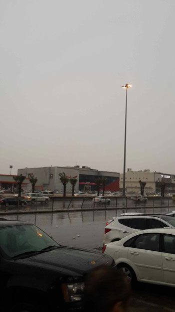 هطول أمطار فى الرياض (5)