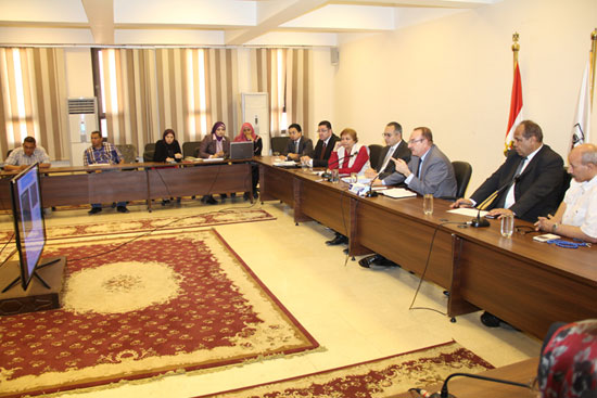  لقاء محافظ بنى سويف مع نائب وزير الإسكان (1)
