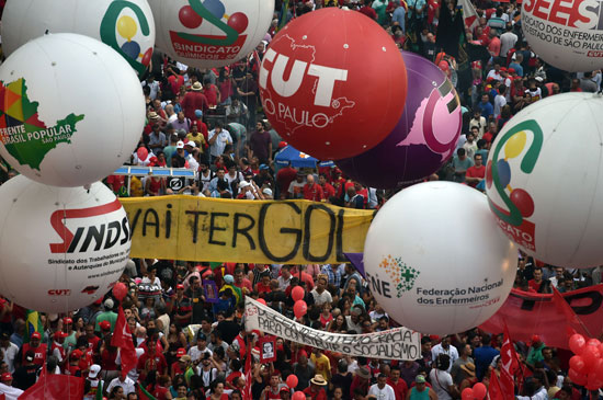 --الحكومه-البرازيليه-مظاهرات-فى-شوارع-البرازيل-(2)