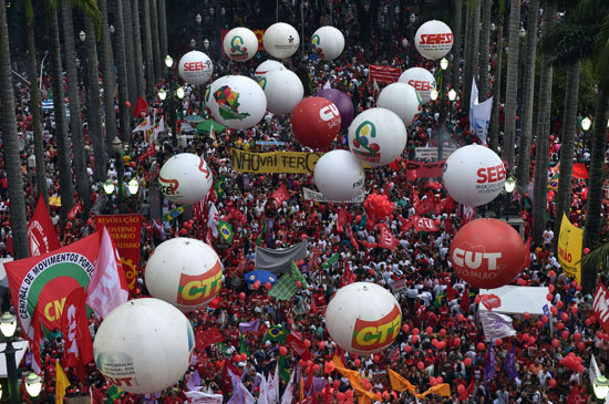 --الحكومه-البرازيليه-مظاهرات-فى-شوارع-البرازيل-(3)