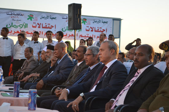 محافظة قنا تحتفل بيوم اليتيم (7)