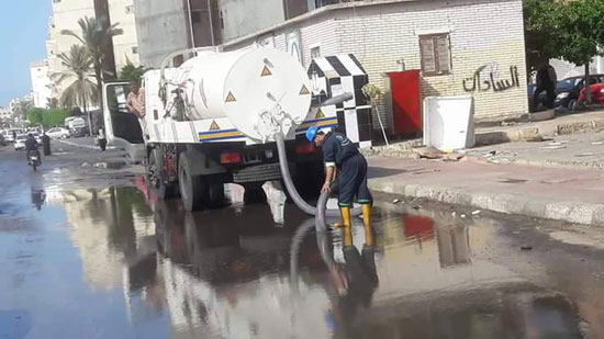 رفع مياه الأمطار من شوارع بورسعيد (1)