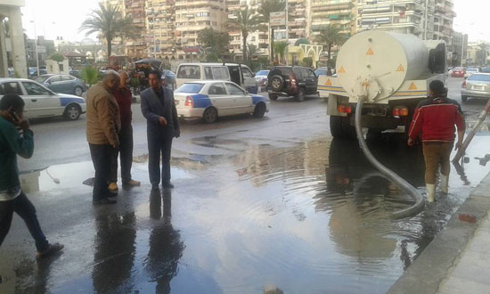 رفع مياه الأمطار من شوارع بورسعيد (3)