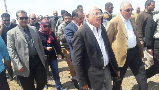 وكيل النواب ومحافظ بورسعيد يتفقدان قرى الجنوب لحل مشاكل المواطنين (2)