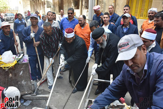 حملة نظافة بشوارع دمنهور بمشاركة رجال الدين الإسلامى والمسيحى (2)