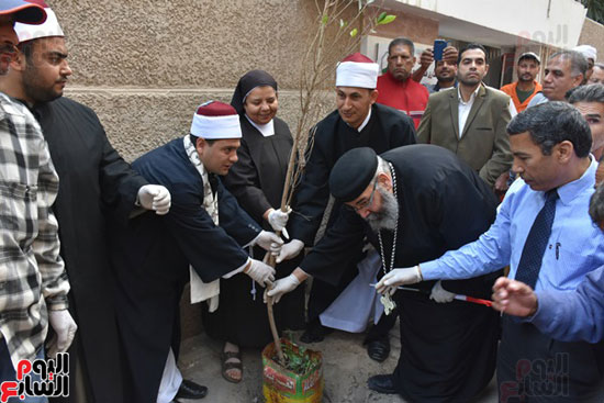 حملة نظافة بشوارع دمنهور بمشاركة رجال الدين الإسلامى والمسيحى (4)