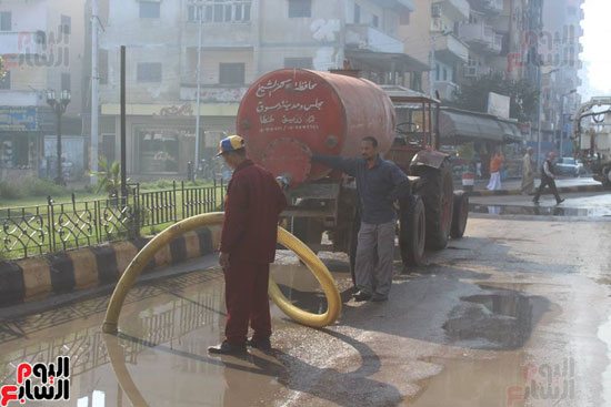 حملة نظافة وإزالة آثار الأمطار وطلاء أسوار المدارس فى كفر الشيخ (3)