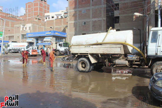 حملة نظافة وإزالة آثار الأمطار وطلاء أسوار المدارس فى كفر الشيخ (4)