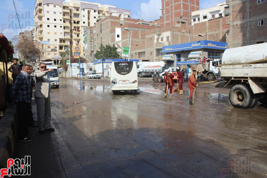 حملة نظافة وإزالة آثار الأمطار وطلاء أسوار المدارس فى كفر الشيخ (6)