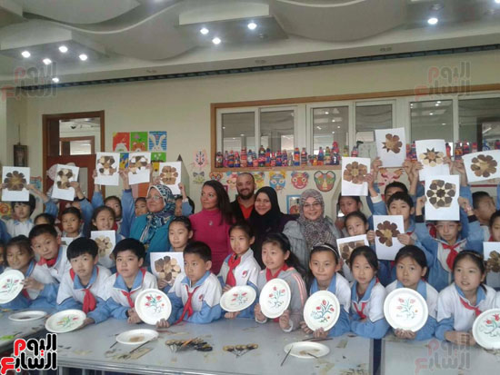 مركز الفسطاط للحرف التقليدية يشارك فى 3 ورش عمل لتعليم الصينيين الفن المصرى (3)