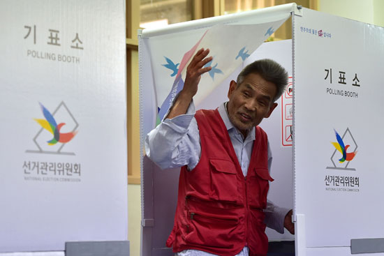 كوريا الجنوبية-باك كون هيه-الانتخابات البرلمانية-سول (5)