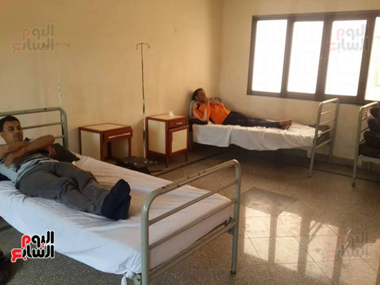 إضراب مواطنين عن الطعام فى مستشفى بنى عبيد بالدقهلية (4)