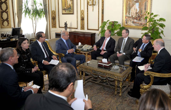 رئيس الوزراء يلتقى مسئولى شركة Honeywell العالمية (1)