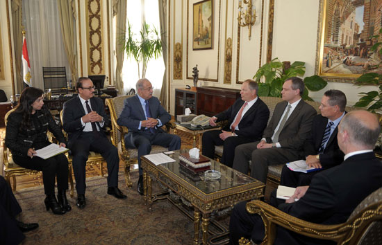 رئيس الوزراء يلتقى مسئولى شركة Honeywell العالمية (4)