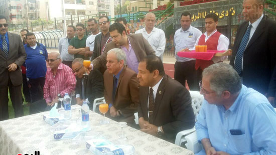 اجتماع أحمد ضيف صقر محافظ الغربية مع لاعبى طنطا (2)