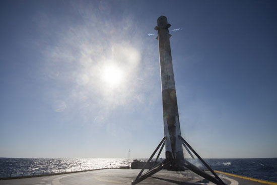 سبيس اكس ، صواريخ فضاء ، رحلات فضاء ، استعادة صواريخ الفضاء ، صاروخ  Falcon 9، شركة SpaceX (7)