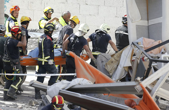 1-(4)انهيار مبنى سكنى بمدينة لوس كريستيانوس السياحية بجزر الكنارى