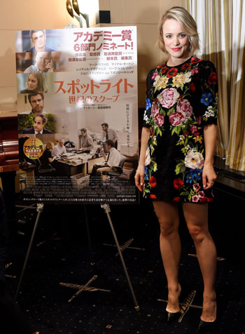 رايتشل مكأدامز تروج لفيلم Spotlight بإطلالة وردية فى اليابان (6)