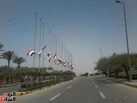 أعلام-مصر-وفرنسا-تزين-طريق-المطار-(4)