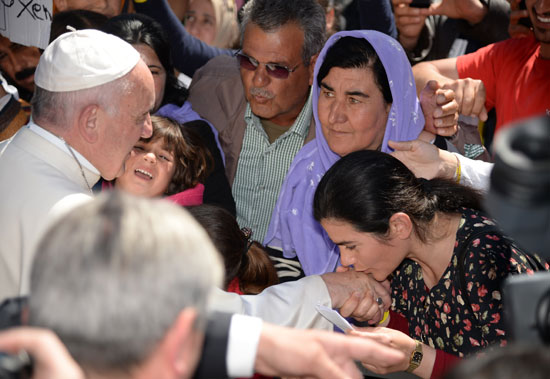 البابا فرانسيس يزور مخيمات اللاجئين فى اليونان (7)