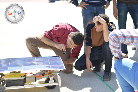 سباق-سيارات-بالطاقة-الشمسية-لطلاب-هندسة-القاهرة-(2)