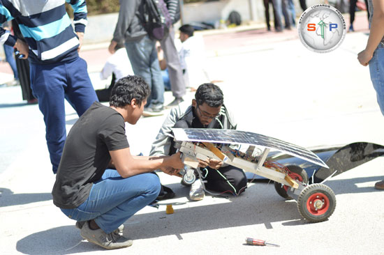 سباق-سيارات-بالطاقة-الشمسية-لطلاب-هندسة-القاهرة-(3)