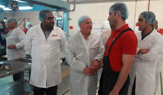 محافظ بورسعيد يتفقد مصنعين للمواد الغذائية بالمنطقة الصناعية (3)