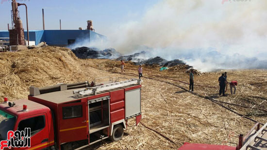 السيطرة على حريق مصنع بوص بسوهاج (3)
