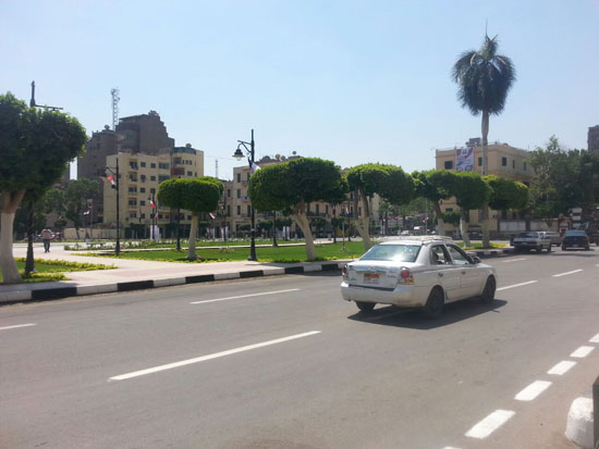 محافظة القاهرة تبدأ فى تزين ميدان عابدين  (3)