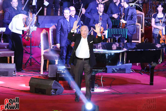 عمر خيرت حفله جامعة القاهرة مقطوعة موسيقية جديدة (44)