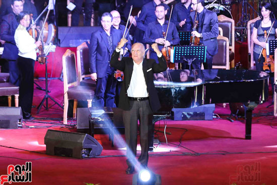 عمر خيرت حفله جامعة القاهرة مقطوعة موسيقية جديدة (45)