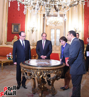 الرئيس الفرنسي يصل قصر عابدين لحضور حفل فنى بدعوة من الرئيس السيسي (3)