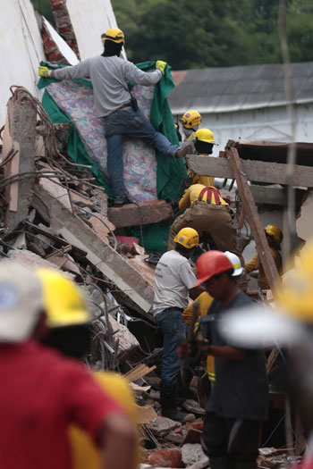 زلزال الإكوادور (25)