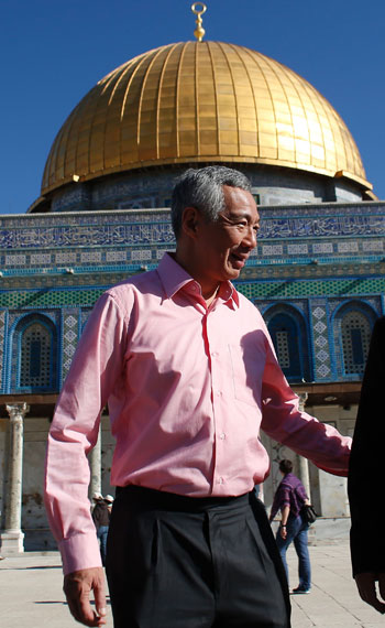 رئيس وزراء سنغافورة لى حسين لونج يزور المسجد الأقصى (11)
