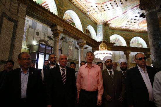 رئيس وزراء سنغافورة لى حسين لونج يزور المسجد الأقصى (14)