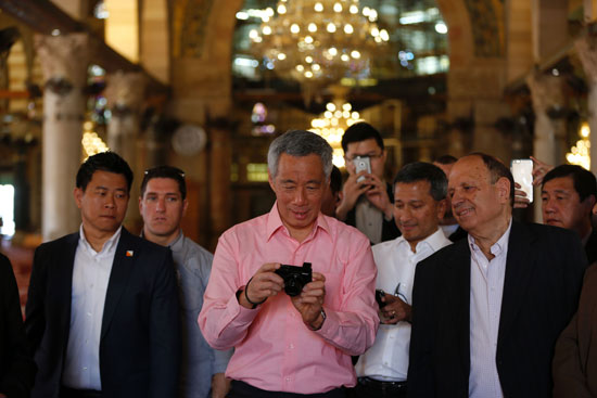 رئيس وزراء سنغافورة لى حسين لونج يزور المسجد الأقصى (8)