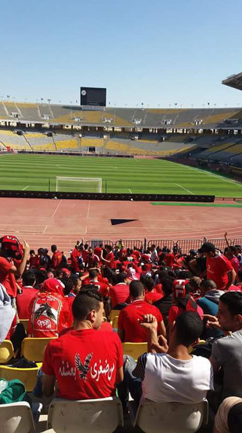 جماهير الأهلى تحتشد فى مدرجات برج العرب (2)