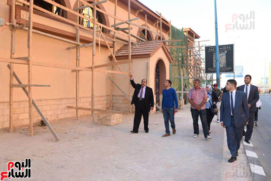 محافظ الإسكندرية يتفقد أعمال تطوير واجهات مبنى سراى ستانلى (1)