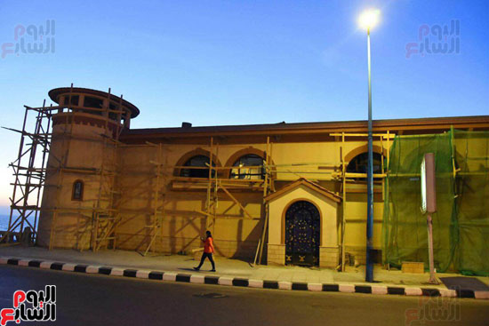 محافظ الإسكندرية يتفقد أعمال تطوير واجهات مبنى سراى ستانلى (3)