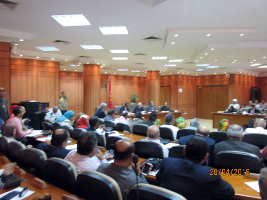 اجتماع محافظ بورسعيد مع رؤساء الاحياء (3)