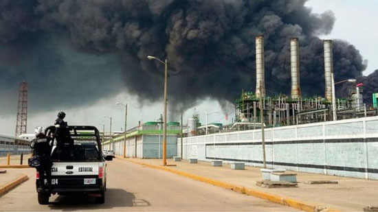 انفجار مصنع للبتروكيماويات فى المكسيك (1)