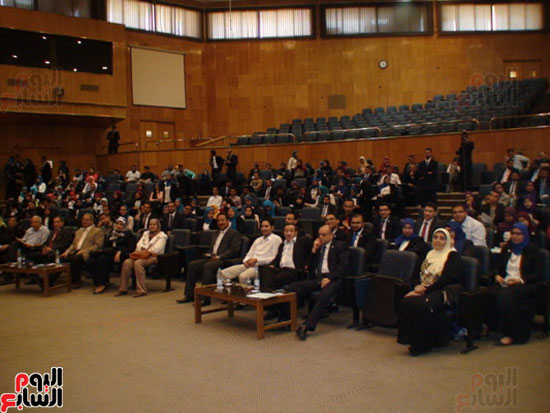 أعمال المؤتمر السنوى الـ15 للاتحاد المصرى لطلاب الصيدلة (1)